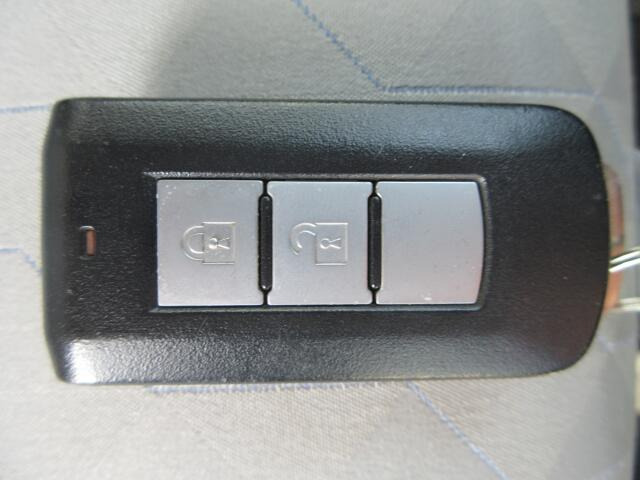 �X�}�[�g�L�[�ŁA�h�A���y�X�J��