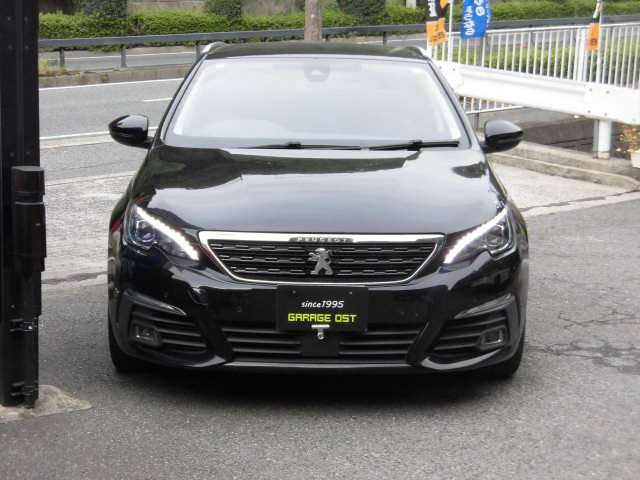 人気の308SWが、後期モデルで、ディーゼルターボで、純正ディスプレイオーディオで、Bluetoothで、バックカメラで、ハーフレザーシートで、禁煙車で、車検たっぷり残ってすぐ乗れて、驚きの価格^^