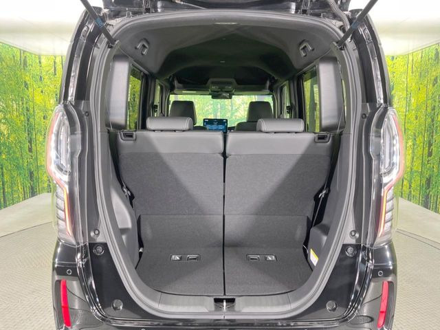 普段のお買い物や通勤、送迎等に十分な荷室スペースを確保しております。セカンドシートを倒すと、大きな荷物の積載も可能です♪