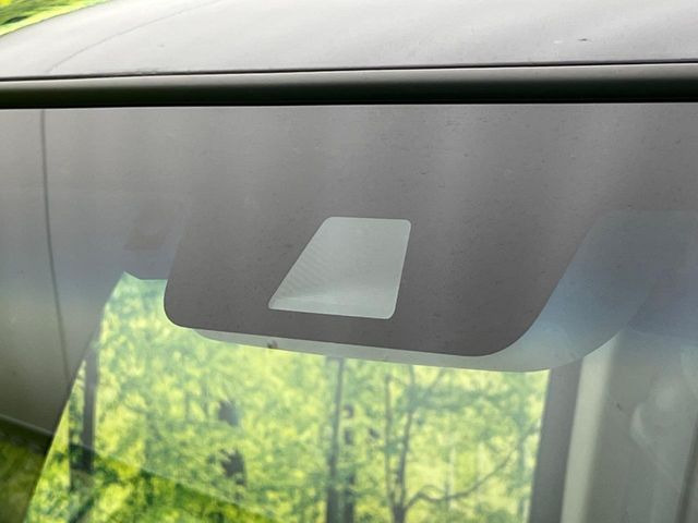 �y�z���_�Z���V���O�z���s���ɑO���̎ԗ�����F�����A�Փ˂������Ȏ��͌x��ƃu���[�L�ŏՓˉ���Ɣ�Q�y�����A�V�X�g�B�����S�Ƀh���C�u�����y���݂��������܂��B