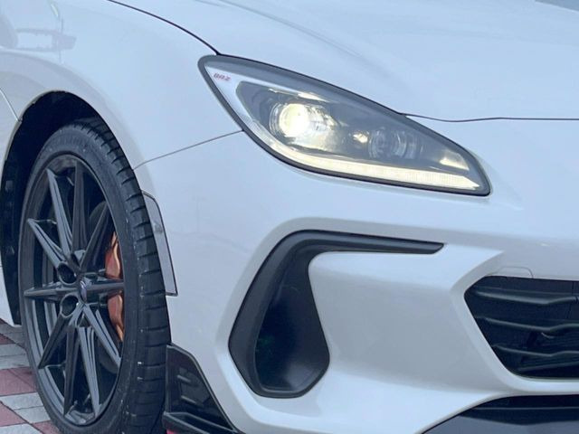 �yLED�w�b�h���C�g�z���V����ԑ��s�����ǍD�Ȏ��E���m�ۂ����S���ĉ^�]�ł��鍂�P�xLED�w�b�h���C�g�𑕔�!�_�����x�������A����d�͂��}�����Ă��܂��B