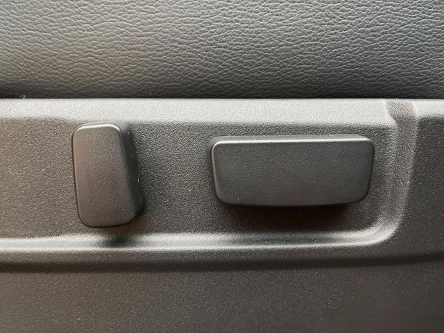 【パワーシート】スイッチ一つで簡単にシートの微調整が可能!電動だから力もいりません!快適なシートポジションにセットして、快適なドライブをお楽しみください。