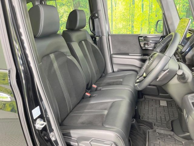 運転席シート廻りは使用感も少なく、良好な状態となっています。前オーナー様が丁寧に使っていたことがよくわかりますね。