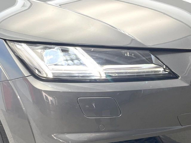 ●LEDヘッドライト:夜間走行時も良好な視界を確保し安心して運転できる高輝度LEDヘッドライトを装備!点灯速度が早く、消費電力も抑えられています。