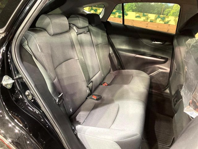 後部座席も気になるようなキズ・汚れやへたり等、大きなダメージはなく、良好な状態です。