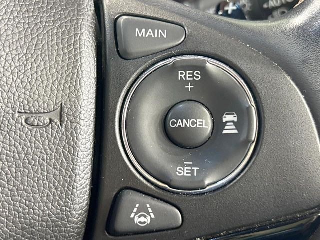 【アダプティブクルーズコントロール】高速道路での長距離走行が楽に!!自動で速度を保つクルーズコントロールが、衝突軽減システムと連携し、前方の車両を感知して車間を保つように速度調節してくれます!!