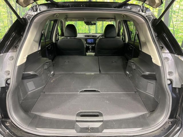 後席を格納すると、これだけの広さが!シーンに合わせたシートアレンジで、大きな荷物も積むことが出来ます♪