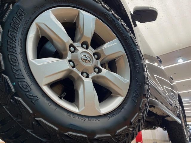 �y����17�C���`�A���~�z�C�[���z�O�ςɃ}�b�`���������A���~�z�C�[���𑕒����Ă���܂��B�e��ЊO�A���~�z�C�[����A�X�^�b�h���X�^�C�����戵�����Ă���܂��B���񂲑��k����������