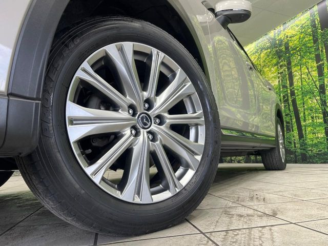 【純正19インチアルミホイール】外観にマッチした純正アルミホイールを装着しております。各種社外アルミホイールや、スタッドレスタイヤも取扱いしております。是非ご相談ください♪