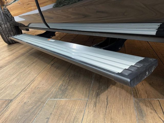 【電動サイドステップ】車高の高いお車でも、これがあれば小さいお子様の乗り降りも楽々♪スライドドアと連動して作動する為、煩わしい操作は不要です!