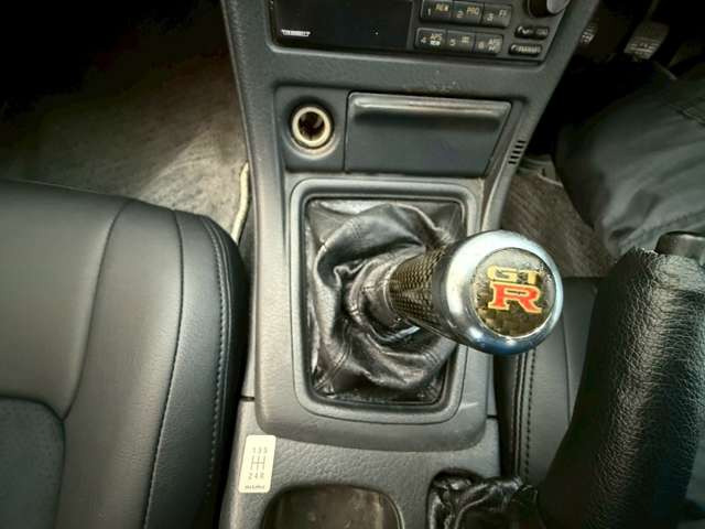 気になるお車がありましたら右の電話番号から直接お店にお問い合わせください。支払方法から車両情報、状態までなんでもご説明させて頂きます。スタッフ一同ご連絡お待ちしております。