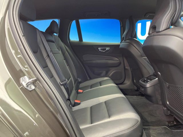 ●後部座席も気になるようなキズ・汚れやへたり等、大きなダメージはなく、良好な状態です。