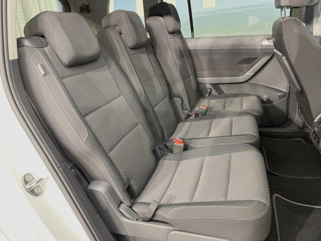 ●後部座席も気になるようなキズ・汚れやへたり等、大きなダメージはなく、良好な状態です。