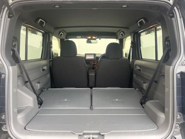 ���i�̂���������ʋ΁A���}���ɏ\���ȉ׎��X�y�[�X���m�ۂ��Ă���܂��B�Z�J���h�V�[�g��|���ƁA�傫�ȉו��̐ύڂ��\�ł���