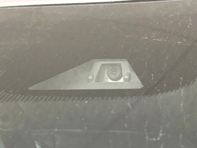 �y�z���_�Z���V���O�z���s���ɑO���̎ԗ�����F�����A�Փ˂������Ȏ��͌x��ƃu���[�L�ŏՓˉ���Ɣ�Q�y�����A�V�X�g�B�����S�Ƀh���C�u�����y���݂��������܂��B