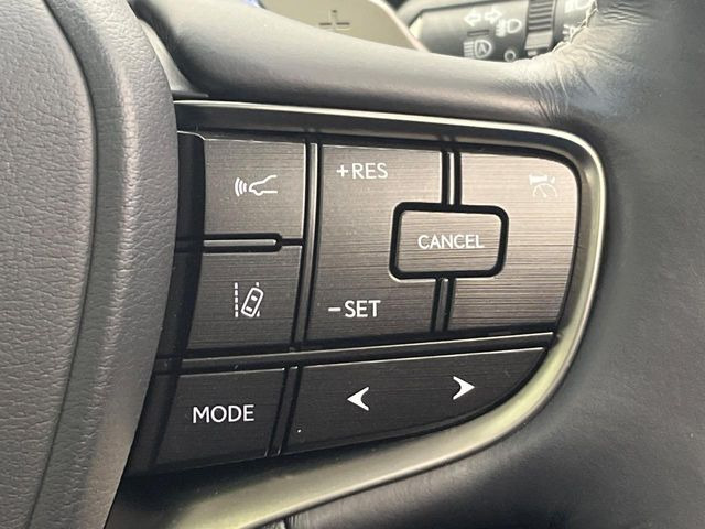 【レーダークルーズコントロール】高速道路での長距離走行が楽に!!自動で速度を保つクルーズコントロールが、衝突軽減システムと連携し、前方の車両を感知して車間を保つように速度調節してくれます!!