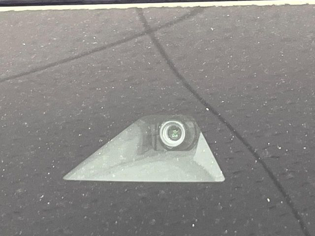 �y�C���e���W�F���g�G�}�[�W�F���V�[�u���[�L�z�t�����g�J�����őO���̎ԗ�����s�҂����m�B�Փ˂������Ȏ��͏Փ˔�Q�y���u���[�L���쓮�A�Փˉ�����T�|�[�g�B�����S�Ƀh���C�u�����y���݂��������܂��B