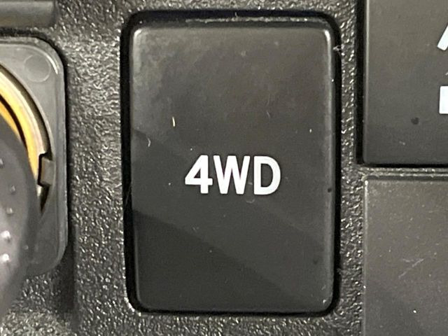 4WDのお車ですので、雪道でも安心です♪降雪地地域にお住まいの方以外にも、ウィンタースポーツが趣味の方や降雪地域へ帰省される機会がある方にもおすすめ!