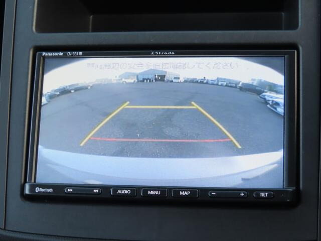 �o�b�N�J�����𑕔����Ă���܂��B���Ԏ��ɑ�ϖ𗧂��܂����^�]�����ȕ��̖����ɂȂ��Ă���܂��B