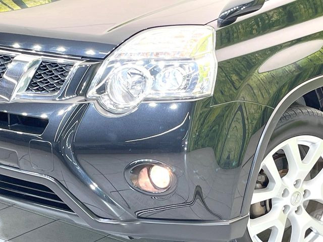 【HIDヘッドライト】非常に明るく前方を照らしてくれるので、悪天候や夜間の走行時も視界良好で安心してお乗りいただけます。