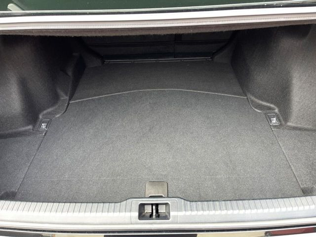 普段のお買い物や通勤、送迎等に十分な荷室スペースを確保しております。