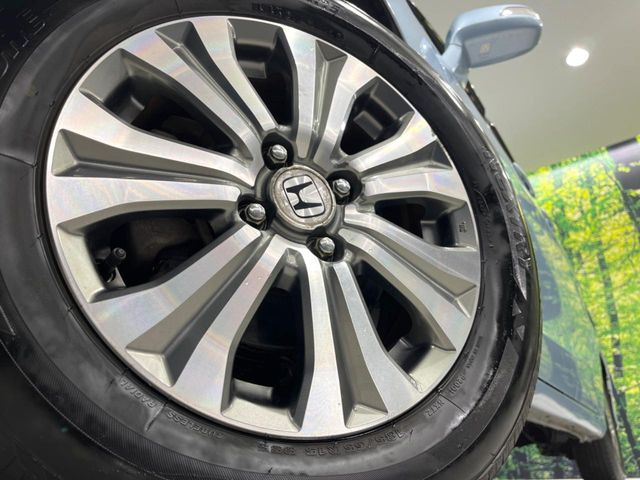 �y����15�C���`�A���~�z�C�[���z�O�ςɃ}�b�`���������A���~�z�C�[���𑕒����Ă���܂��B�e��ЊO�A���~�z�C�[����A�X�^�b�h���X�^�C�����戵�����Ă���܂��B���񂲑��k����������