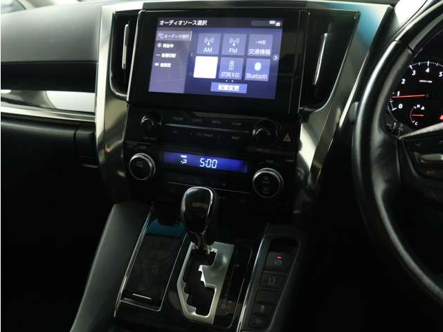 【純正9インチディスプレイオーディオ】Bluetooth接続で音楽再生も可能!またスマートフォンと連携する事で多彩な機能も使用可能です!