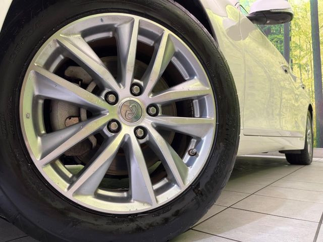 【純正17インチアルミホイール】外観にマッチした純正アルミホイールを装着しております。各種社外アルミホイールや、スタッドレスタイヤも取扱いしております。是非ご相談ください♪