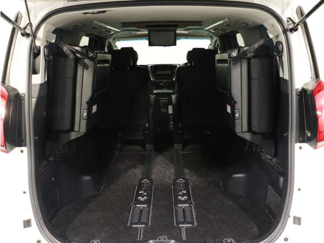 ミニバン最大級のスペース!ご家族、お友達とのキャンプやバーベキューほか、お仕事でも十分な容量が有ります!