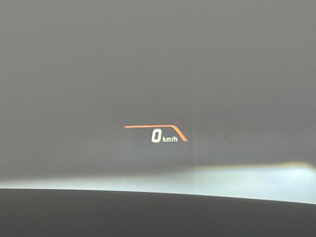 �y�J���[�w�b�h�A�b�v�f�B�X�v���C�z���݂̑��x�⑖�s�����f�W�^���\���ŉ^�]�ȑO���̃K���X�ɓ��e!�J���[�t���Ŏ��F���������A�^�]���ڐ������炳���K�v�ȏ����m�F�ł���̂łƂ��Ă��֗��ň��S!