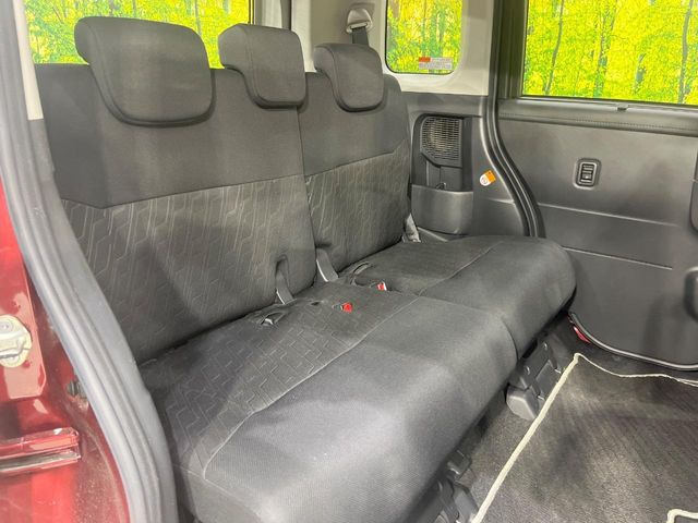 後部座席も気になるようなキズ・汚れやへたり等、大きなダメージはなく、良好な状態です。