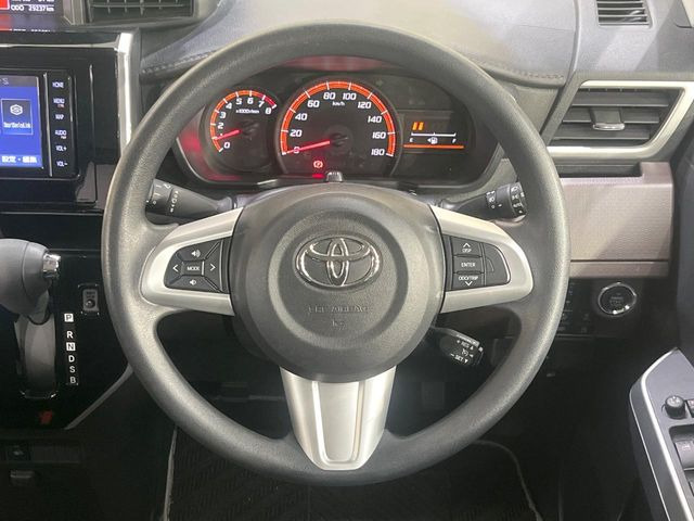 ステアリングも使用感が少なく、きれいな状態となっております♪