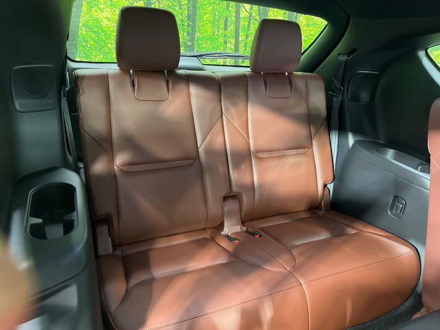 3列目シートはもちろん状態良好☆大人でもゆったりと座って頂けますので、大人数でのお出かけもラクラクです♪ご家族で、気の知れた仲間で、ドライブに行くのが楽しみですね♪