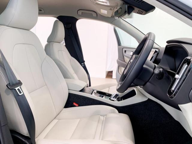 XC40ウルトラ B4 AWD 4WD