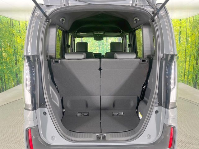 ���i�̂���������ʋ΁A���}���ɏ\���ȉ׎��X�y�[�X���m�ۂ��Ă���܂��B�Z�J���h�V�[�g��|���ƁA�傫�ȉו��̐ύڂ��\�ł���