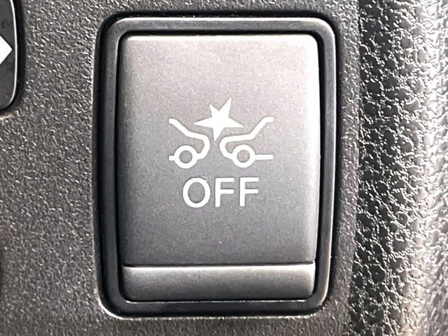 �y�G�}�[�W�F���V�[�u���[�L�z���s���ɑO���̎ԗ�����F�����A�Փ˂������Ȏ��͌x��ƃu���[�L�ŏՓˉ���Ɣ�Q�y�����A�V�X�g�B�����S�Ƀh���C�u�����y���݂��������܂��B