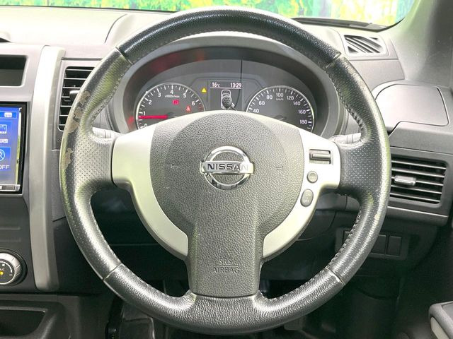 ステアリングも使用感が少なく、きれいな状態となっております♪