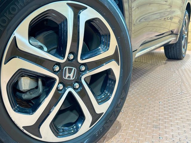 【純正17インチアルミホイール】外観にマッチした純正アルミホイールを装着しております。各種社外アルミホイールや、スタッドレスタイヤも取扱いしております。是非ご相談ください♪