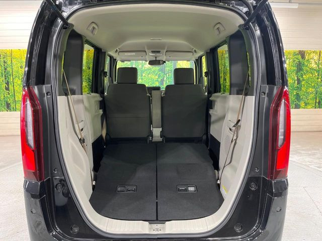 普段のお買い物や通勤、送迎等に十分な荷室スペースを確保しております。セカンドシートを倒すと、大きな荷物の積載も可能です♪
