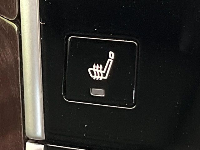 【シートヒーター】寒い日に重宝するシートヒーター!エアコンより早く温まってくれるので寒がりの人も安心ですね♪エアコンの温風は乾燥するから苦手、という方にもをおすすめです。