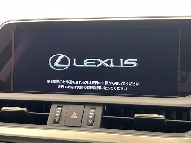 【メーカー純正ナビ】インテリアに溶け込むスタイリッシュな「専用設計」メーカーナビを装備♪視認性や操作性など基本性能にも優れ、より上質なカーライフをお楽しみいただけます。