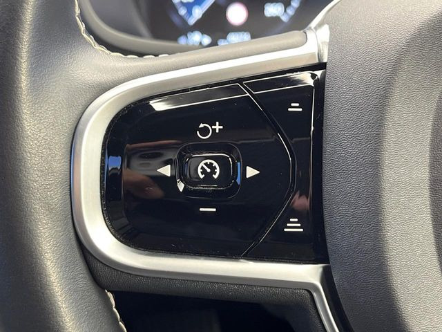 ●レーダークルーズコントロール:前の車との車間距離を一定にとりつつ、一定速度で自動走行してくれる次世代のクルーズコントロール!主に高速道路や自動車専用道路で使用する便利な機能です!