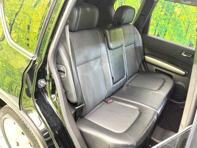 後部座席も気になるようなキズ・汚れやへたり等、大きなダメージはなく、良好な状態です。