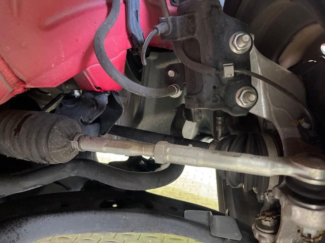 お車を安心してお乗りいただく為には、足回りの定期点検が欠かせません。サービスサポート(有償保証)では無料点検もご提供しており、安心のカーライフをお過ごしいただけるサポート体制が整っています。