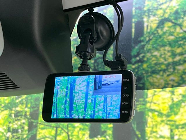 【ドライブレコーダー】安心・安全なカーライフに必須のドライブレコーダーを装備!走行中はもちろん、あおり運転や事故に遭遇した際の状況も映像で記録し、万一のリスクに備えます。