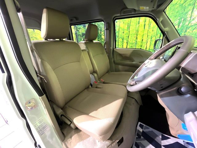 運転席シート廻りは使用感も少なく、良好な状態となっています。丁寧に使われていたことがよくわかりますね。
