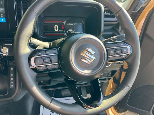 ★本革巻ステアリング★しっとりと手に馴染む本革ならではの感触!確かな操作感!