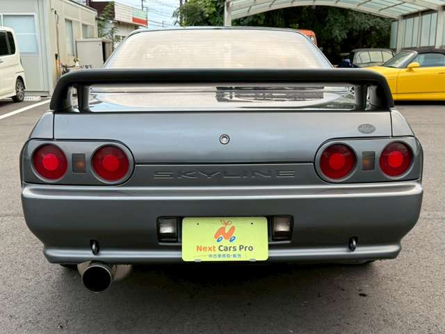 当店在庫は外装、内装クリーニング後に展示し、併せて事故修復歴の有無、メーター改ざん歴の有無も第三者機関による検査を全台実施しております。車検、整備、鈑金塗装も自社で対応できますのでご安心ください。