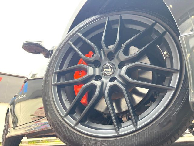 【BBS製19インチアルミホイール】大人気メーカーのホイールを装備♪軽量・高硬度のアルミホイールは、ハンドリング・加速など、走りの質を向上してくれます♪