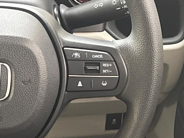 【アダプティブクルーズコントロール】高速道路での長距離走行が楽に!!自動で速度を保つクルーズコントロールが、衝突軽減システムと連携し、前方の車両を感知して車間を保つように速度調節してくれます!!